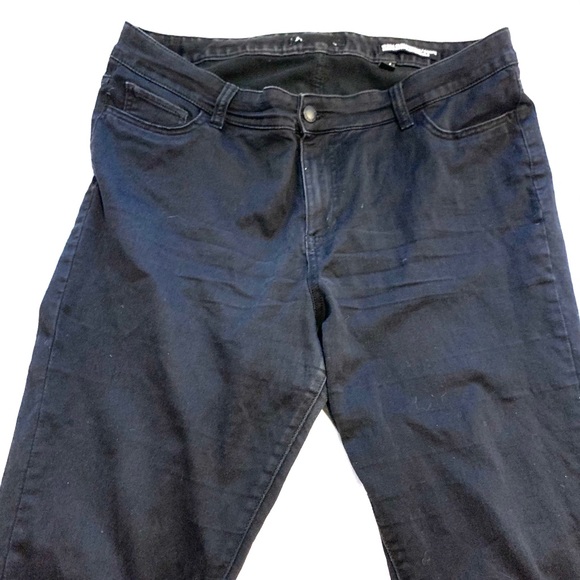 Black Super Skinny Jeans - Picture 3 of 3